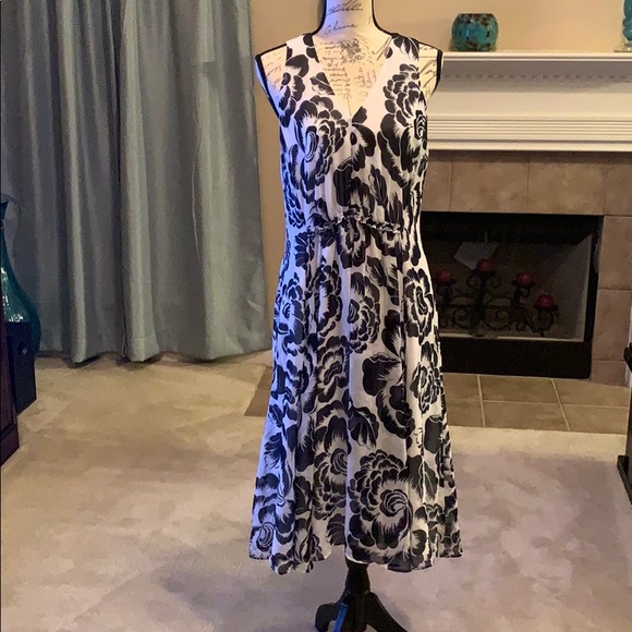 Ann Taylor Dresses & Skirts - Black and white sleeveless dress